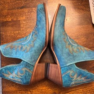 MYRA turquoise embroidered leather block heel western ankle booties - size 7